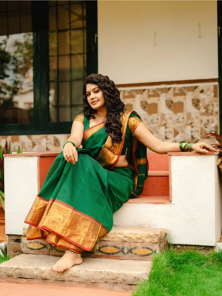 சுருட்டை முடி... சூப்பரான பாரம்பரிய சேலை: தோற்றத்தை மாற்றிய சீரியல் நடிகை