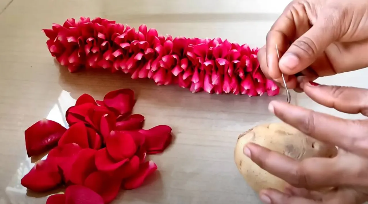 can make designs using rose petals