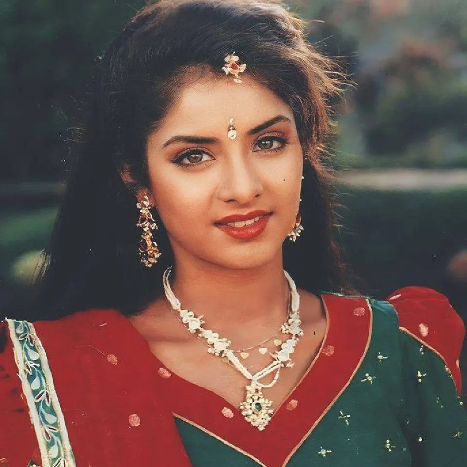 Divya Bharti Bollywood actress 13 hit movies died at 19 Tamil News