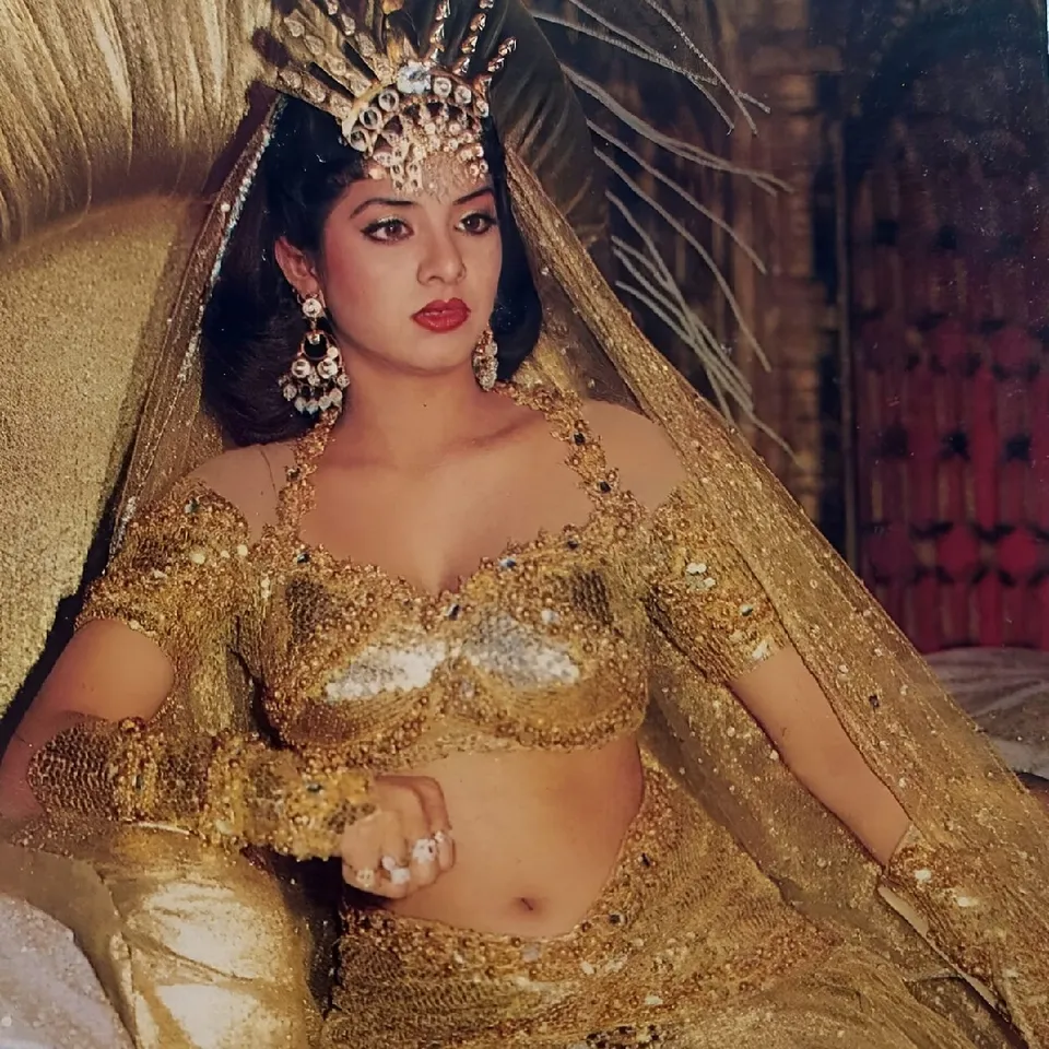 Divya Bharti Bollywood actress 13 hit movies died at 19 Tamil News