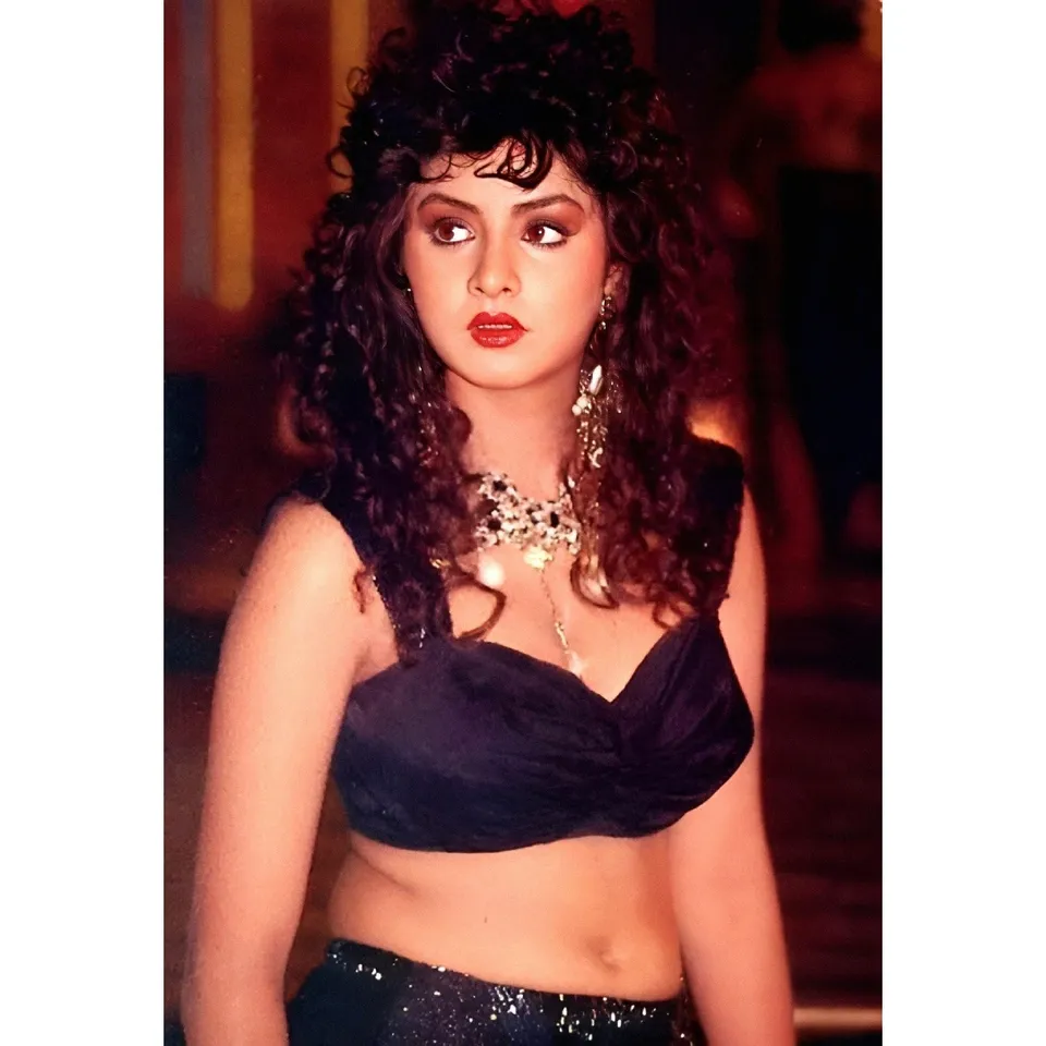 Divya Bharti Bollywood actress 13 hit movies died at 19 Tamil News