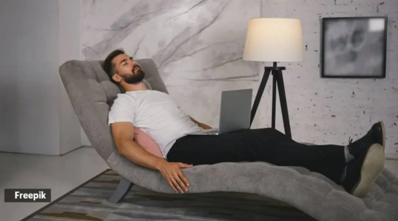 recline 1600 freepik