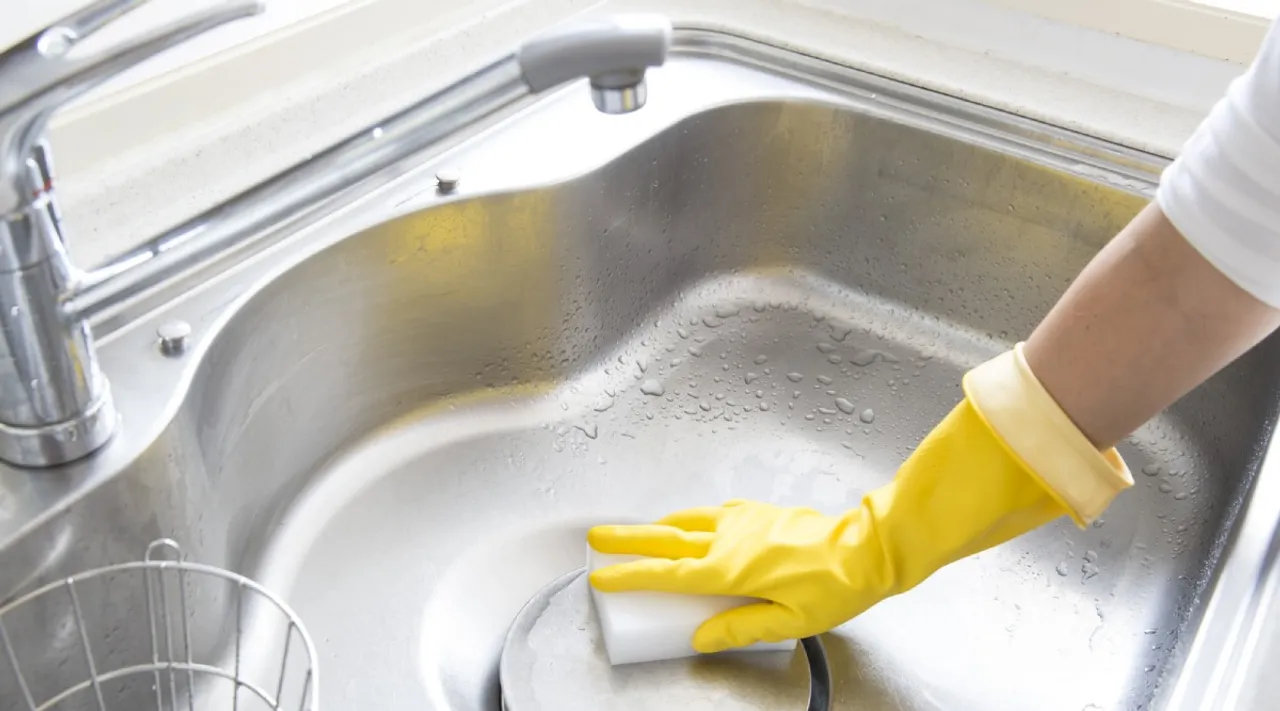 kitchen sink clean