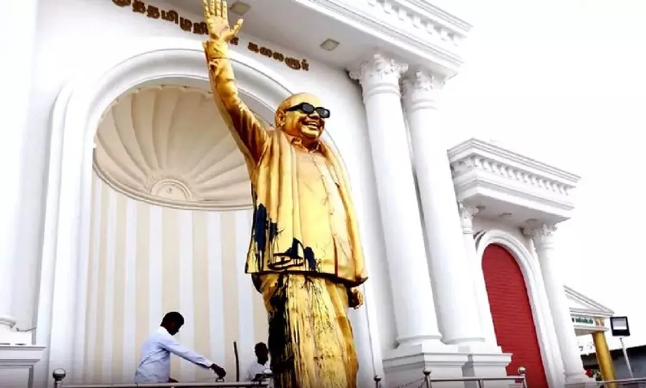 Karunanidhi statue