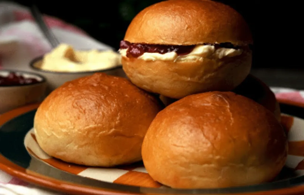 bun butter jam