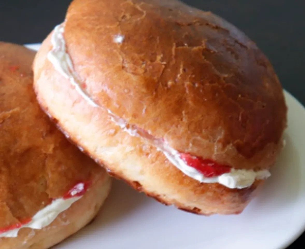 bun butter jam