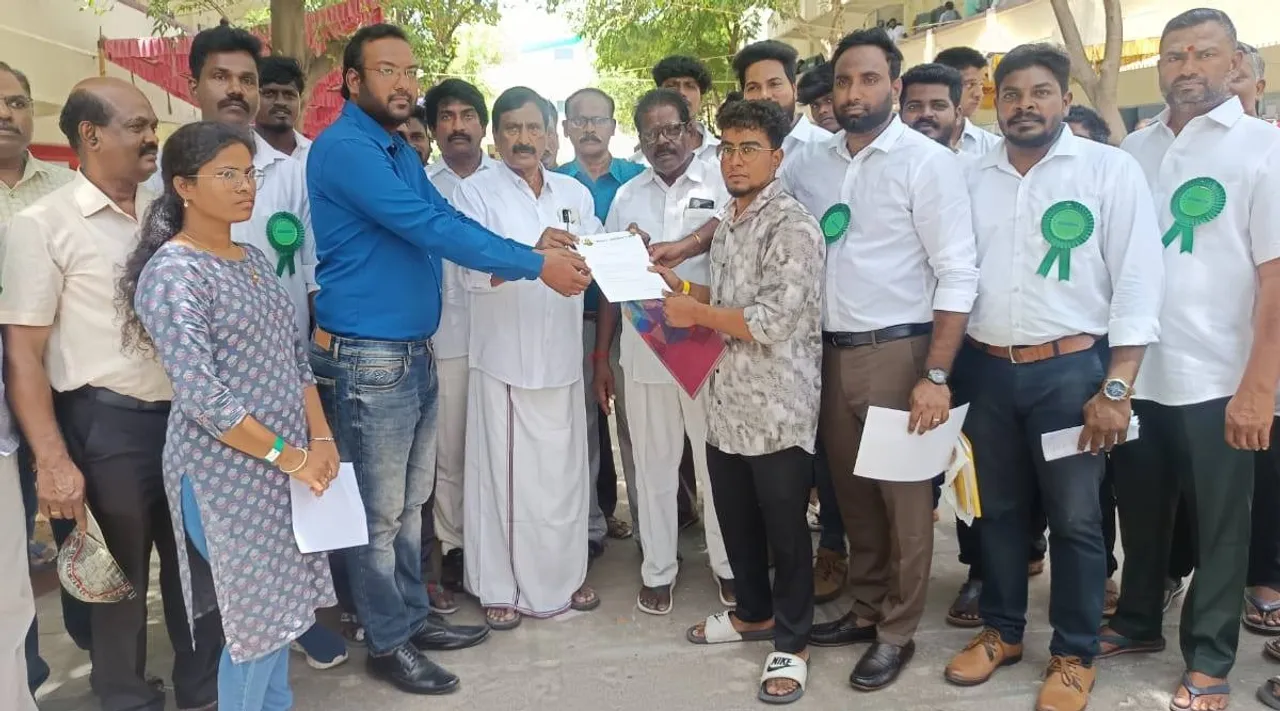 ADMK camp