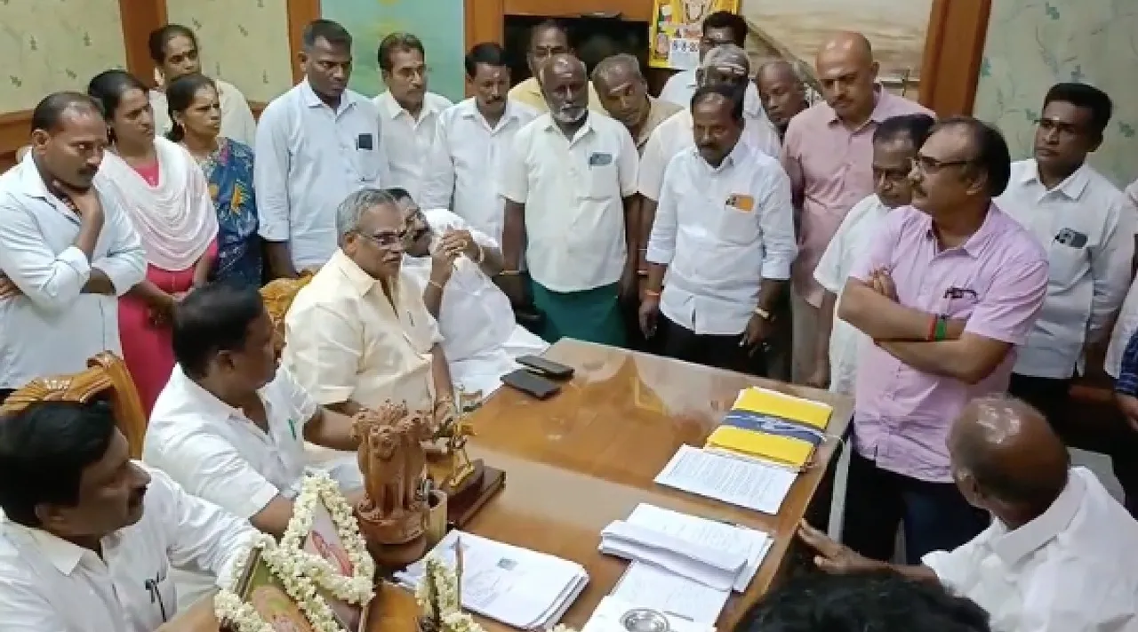 Puducherry transport workers call off strike after negotiating with CM Rangaswamy Tamil News