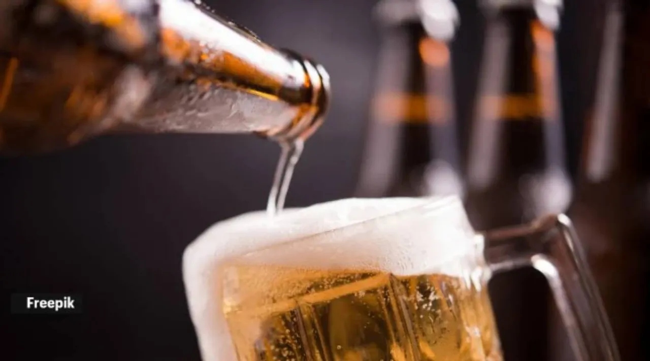 glass bottlesbeer with glass ice