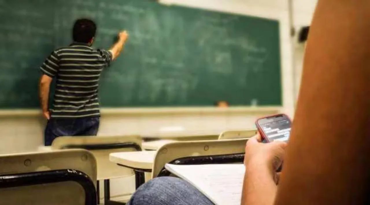 mobile phone in classroom