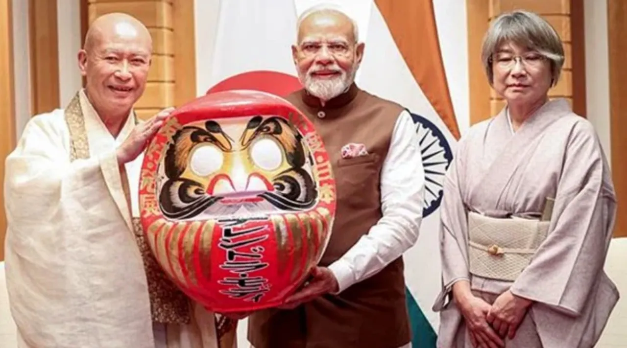 Daruma doll on trip