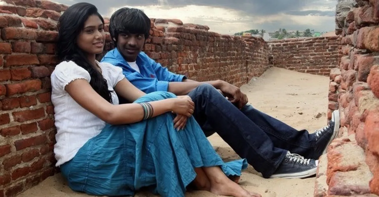 Aadhalal kadhal seiveer