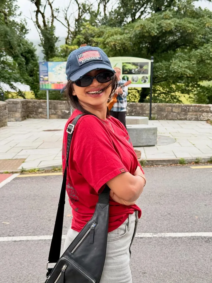 Dear diary,Today I went to Glencar Waterfalls.The sun forgot to sleep,and the mountains were wra (1)