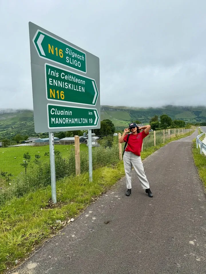 Dear diary,Today I went to Glencar Waterfalls.The sun forgot to sleep,and the mountains were wra (3)