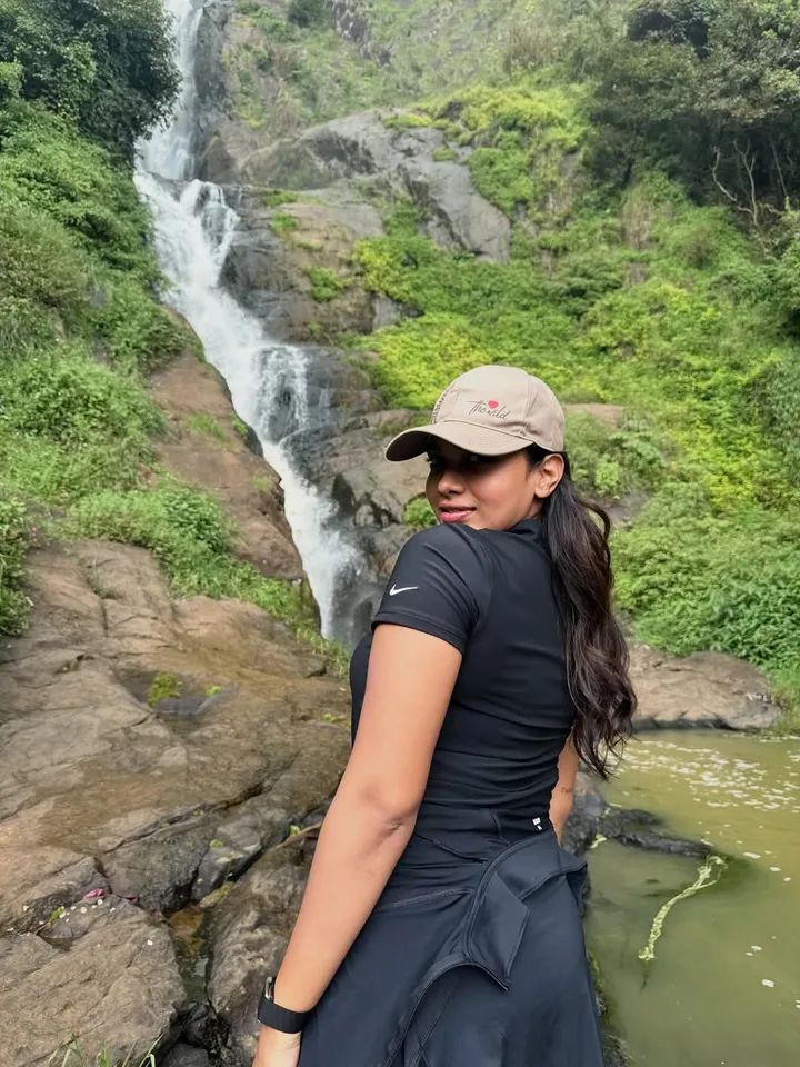 நீ எனதருகினில் நீ இதை விட ஒரு கவிதையே கிடையாதே🤌🏼♥️ (1)