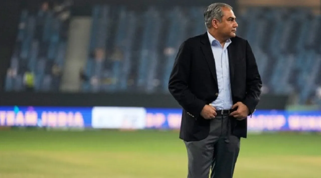 BCCI secy Devajit Saikia to Pak board chief Mohsin Naqvi Return Asia Cup Trophy and medals Tamil News