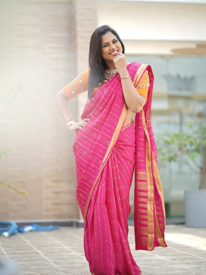 Got ready for an event so apdiye clicked few pictures 😍😁Saree @madhurya_creations Blouse @zari