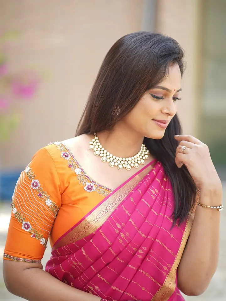 🧡🩷The radiant @actress_ramyapandian drapes herself in our hand crafted couture blouse, where e (1)