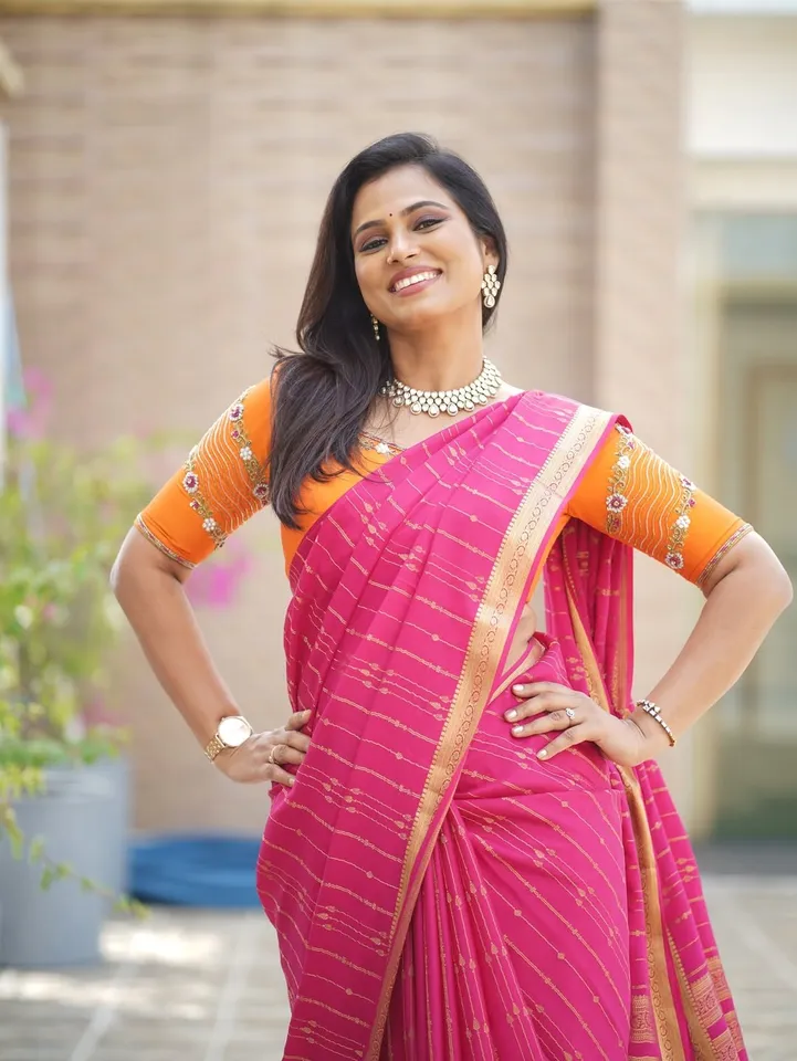 🧡🩷The radiant @actress_ramyapandian drapes herself in our hand crafted couture blouse, where e (4)