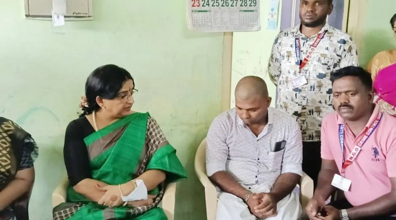 Ambika visit Karur victims 2