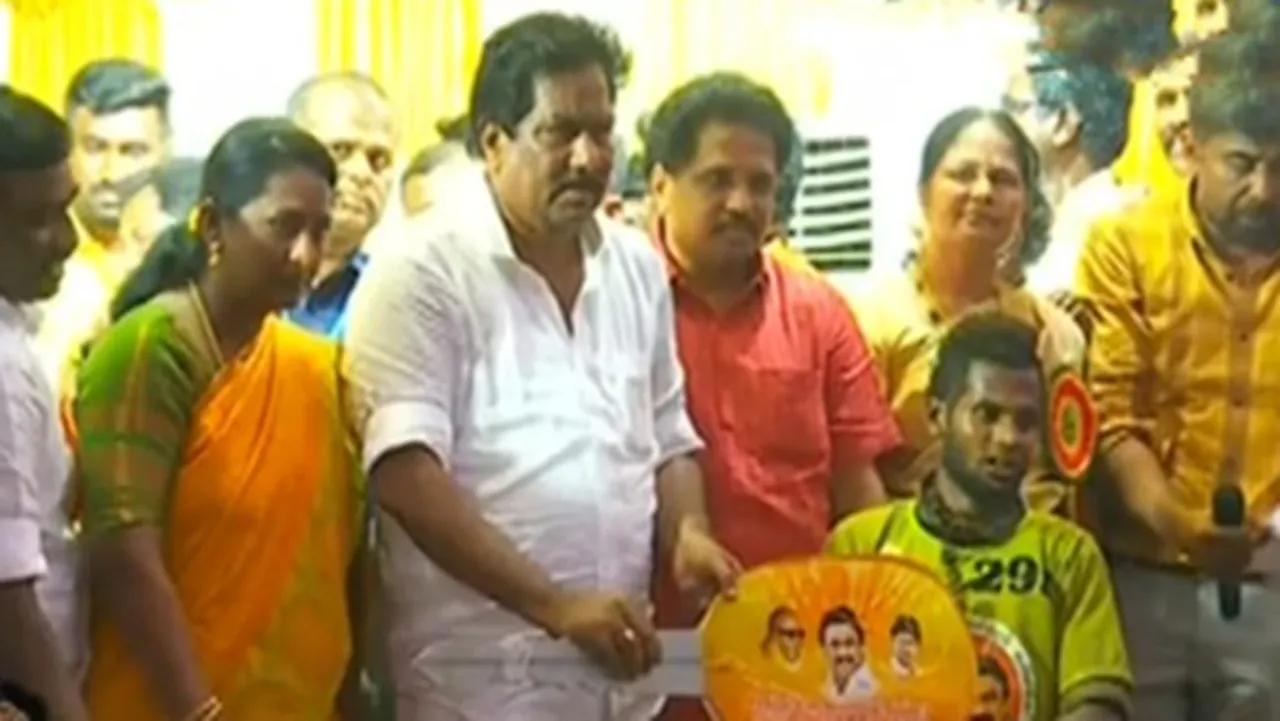 Karuppayurani Karthi won the Alankanallur jallikattu competition