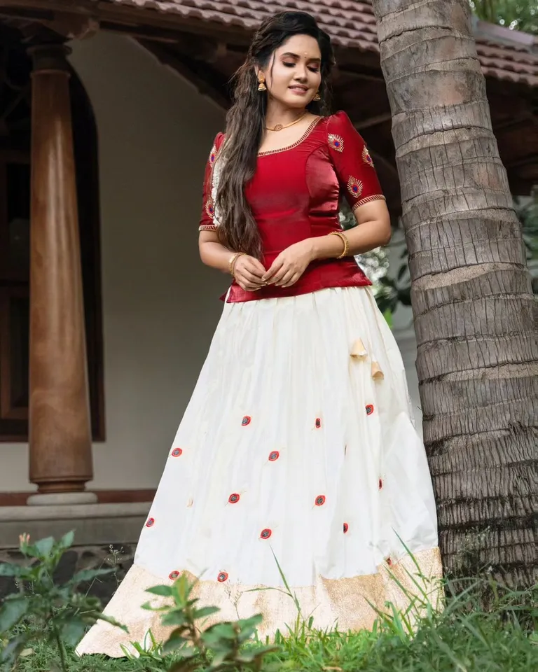 Saai Gayathr