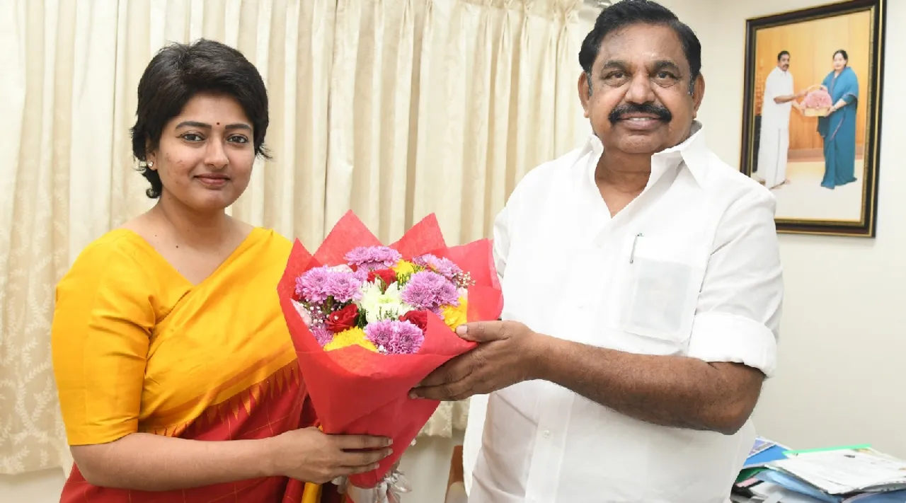 Gayathri Raghuram met EPS and joined AIADMK Tamil News 