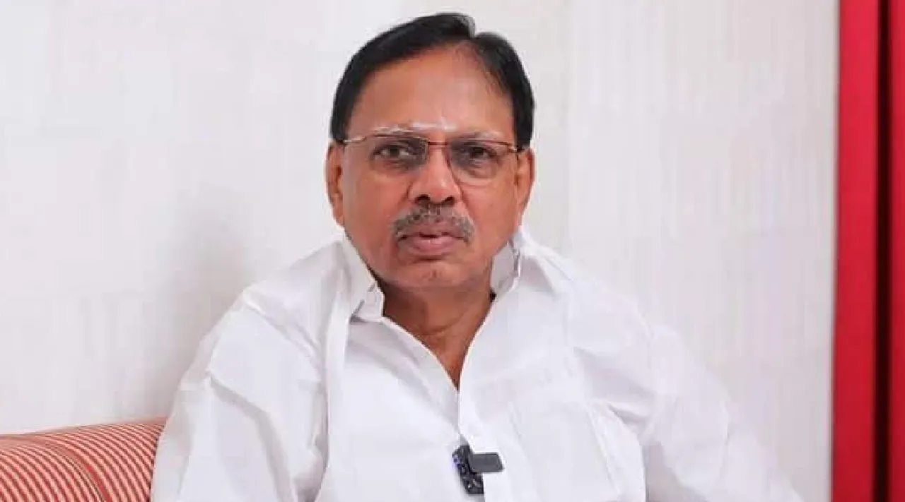 Tirupur dist admin issues notice to Subramaniam Sri Sakthi Cinemas for Tiger 3 special show Tamil News 