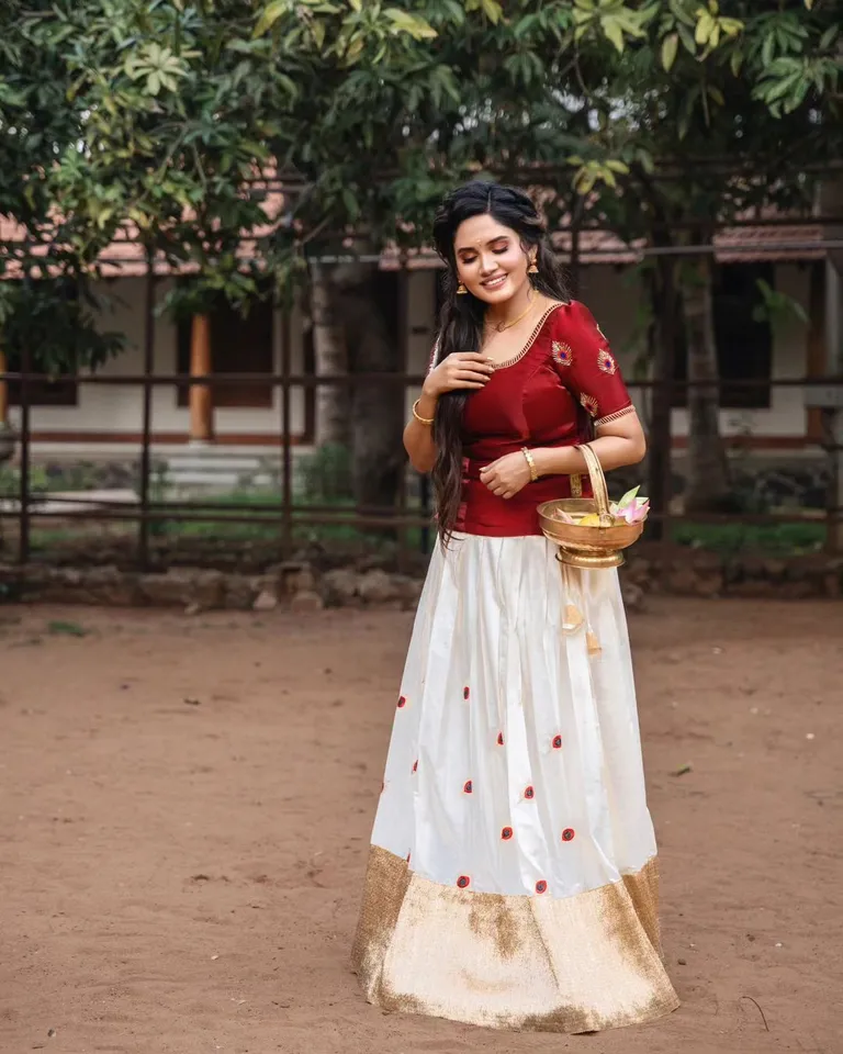 Saai Gayathr