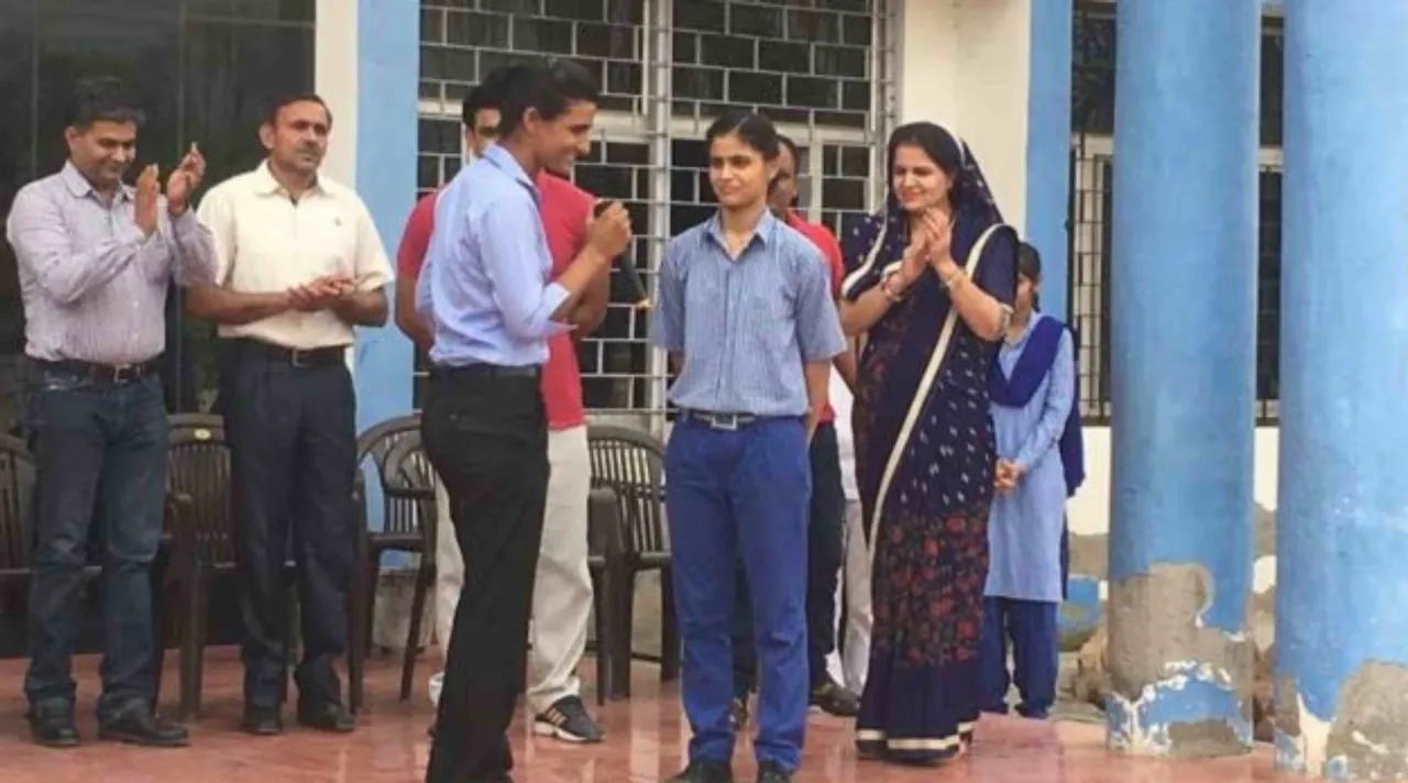 Manu Bhaker Paris 2024 medallist childhood pics Tamil News 