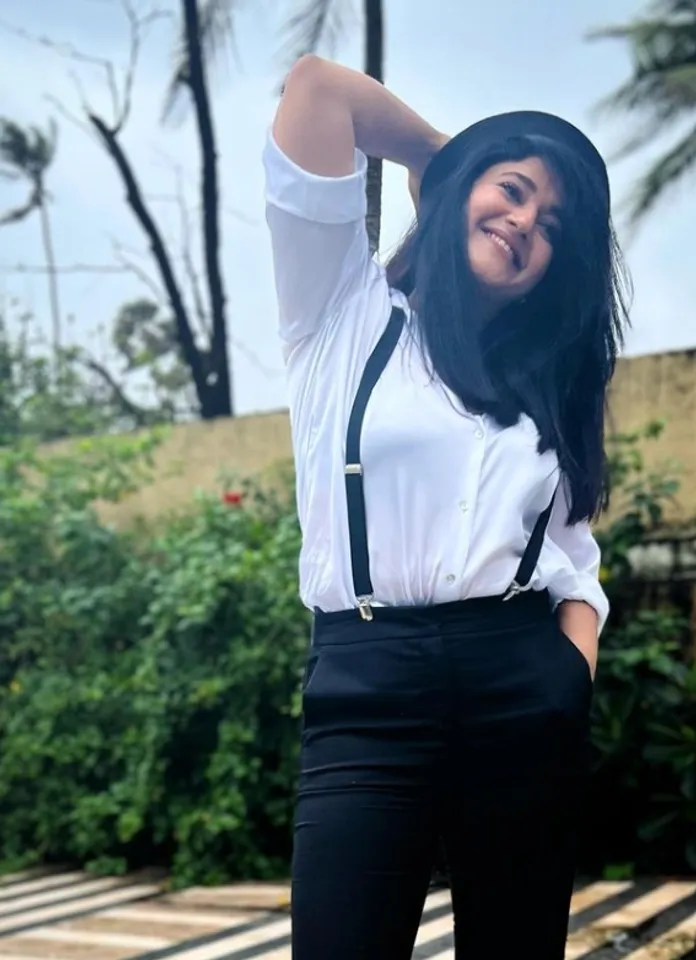 Here are the latest photos of actress Poonam Bajwa