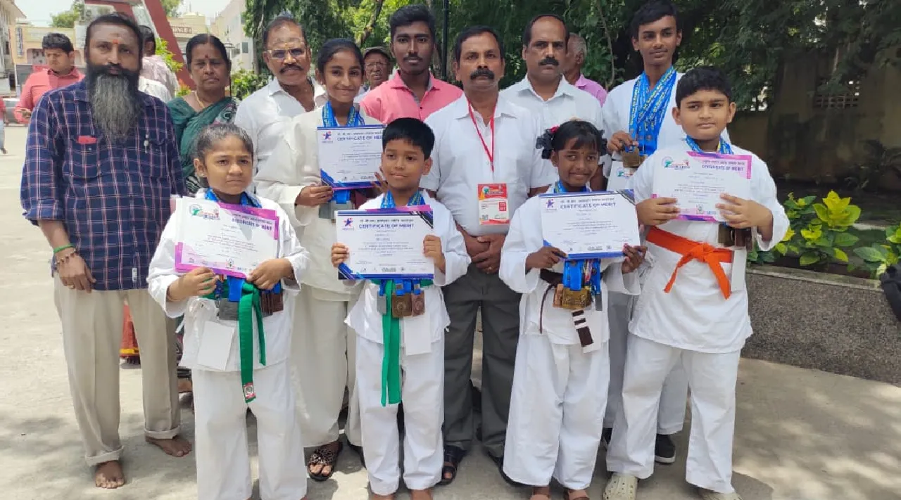 Coimbatore students win gold medals in National Level Karate Championship Delhi Tamil News 