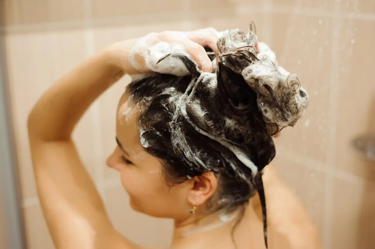 woman-washing-hair