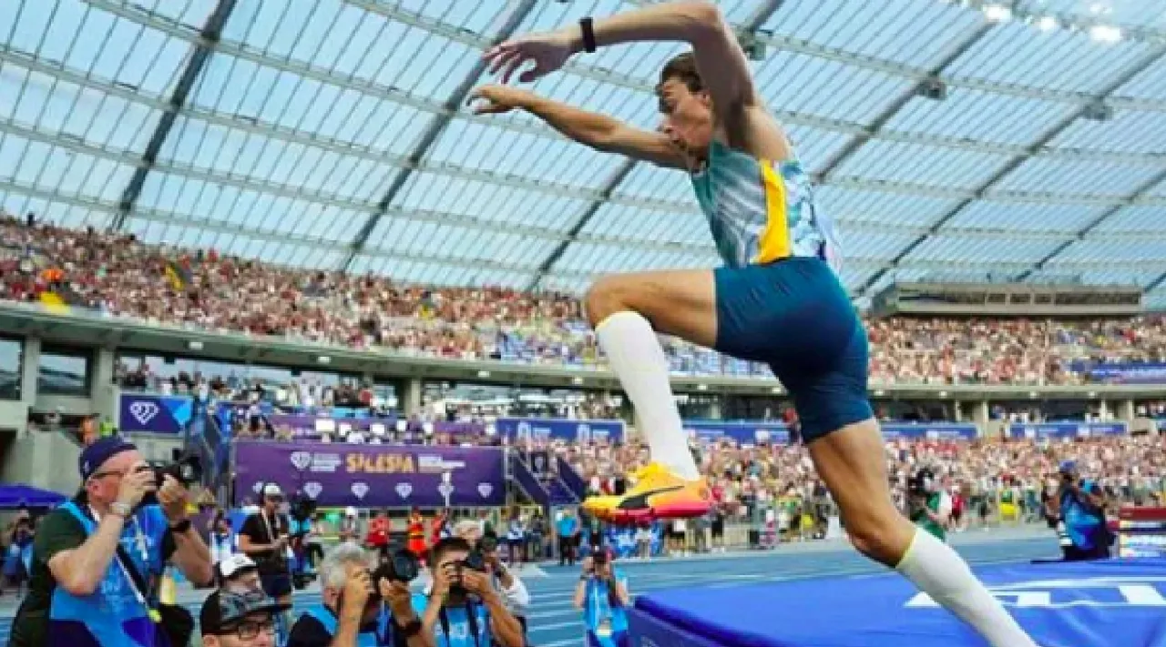Armand Mondo Duplantis breaks pole vault World Record Silesia Diamond League Tamil News 