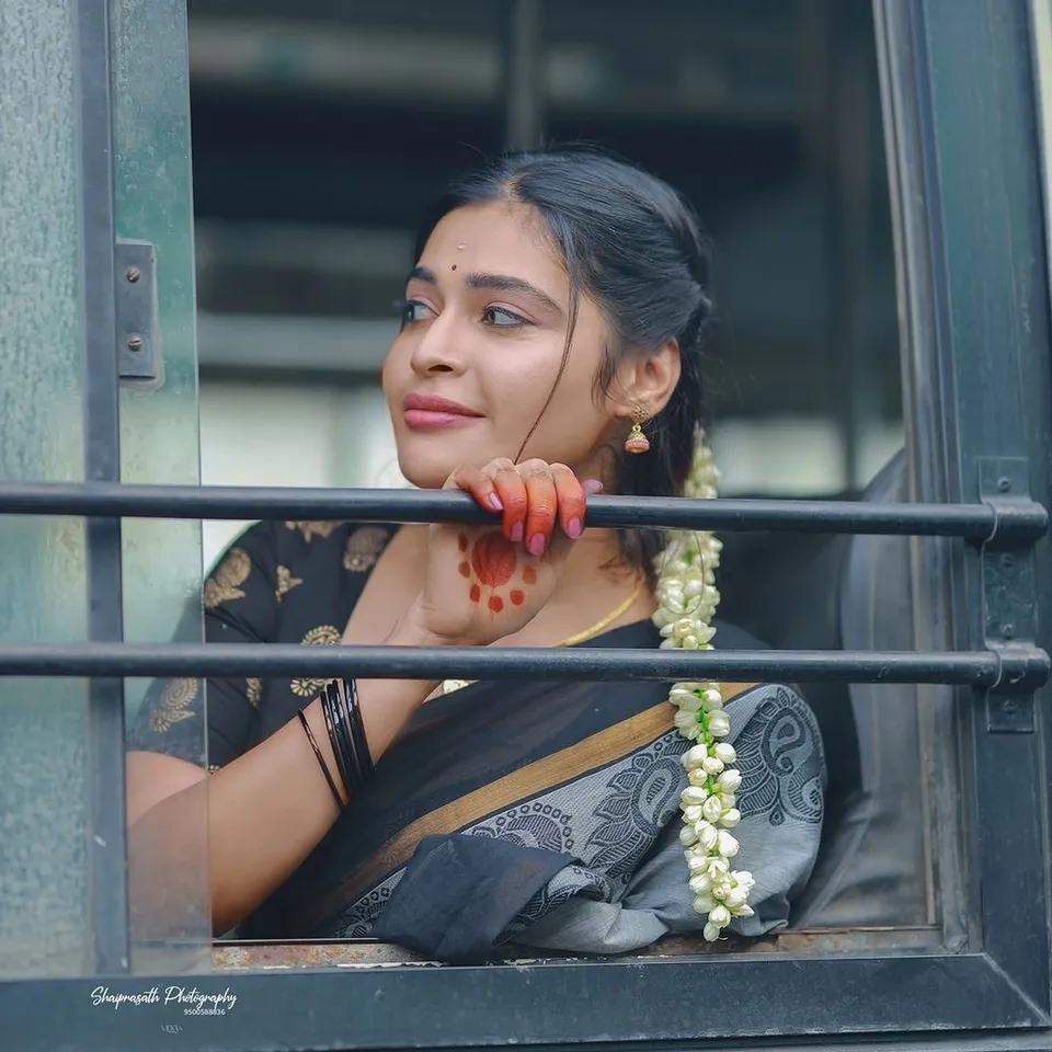 Dharsha Gupta instagram 