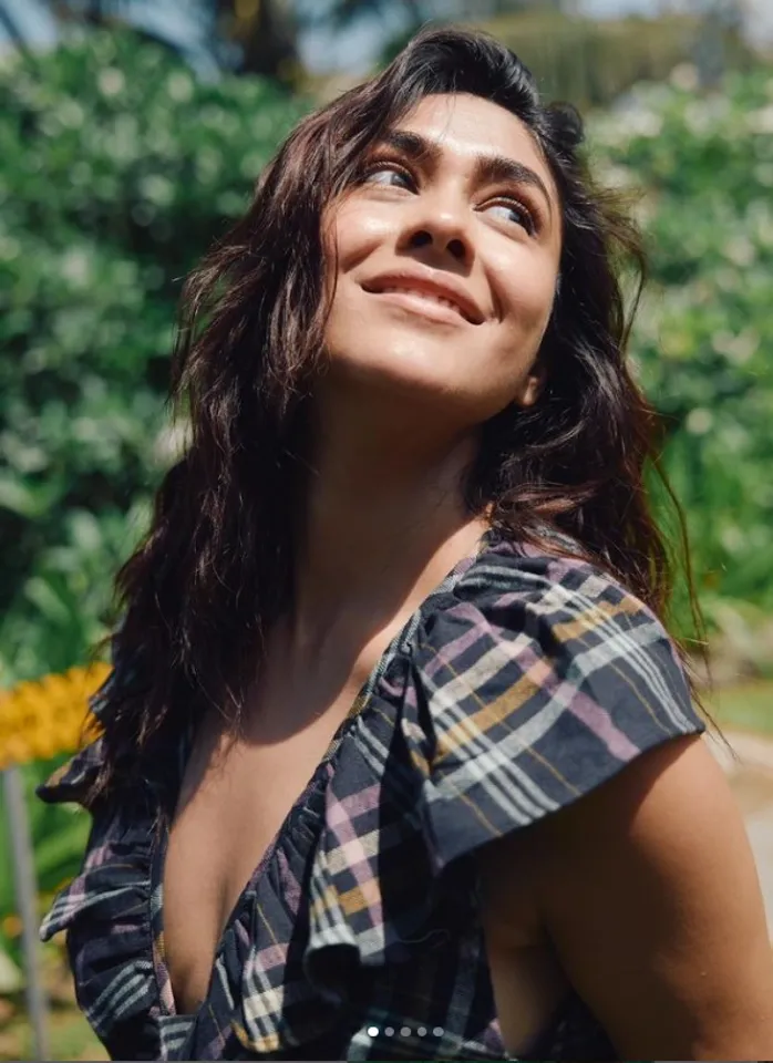 Sita Ram heroine mrunal thakur celebrates her birthday today