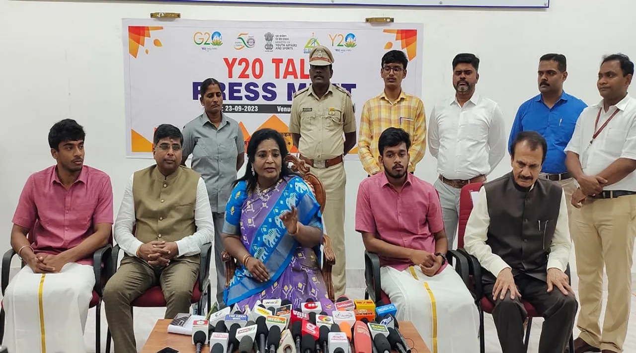 Tamilisai at Kovai
