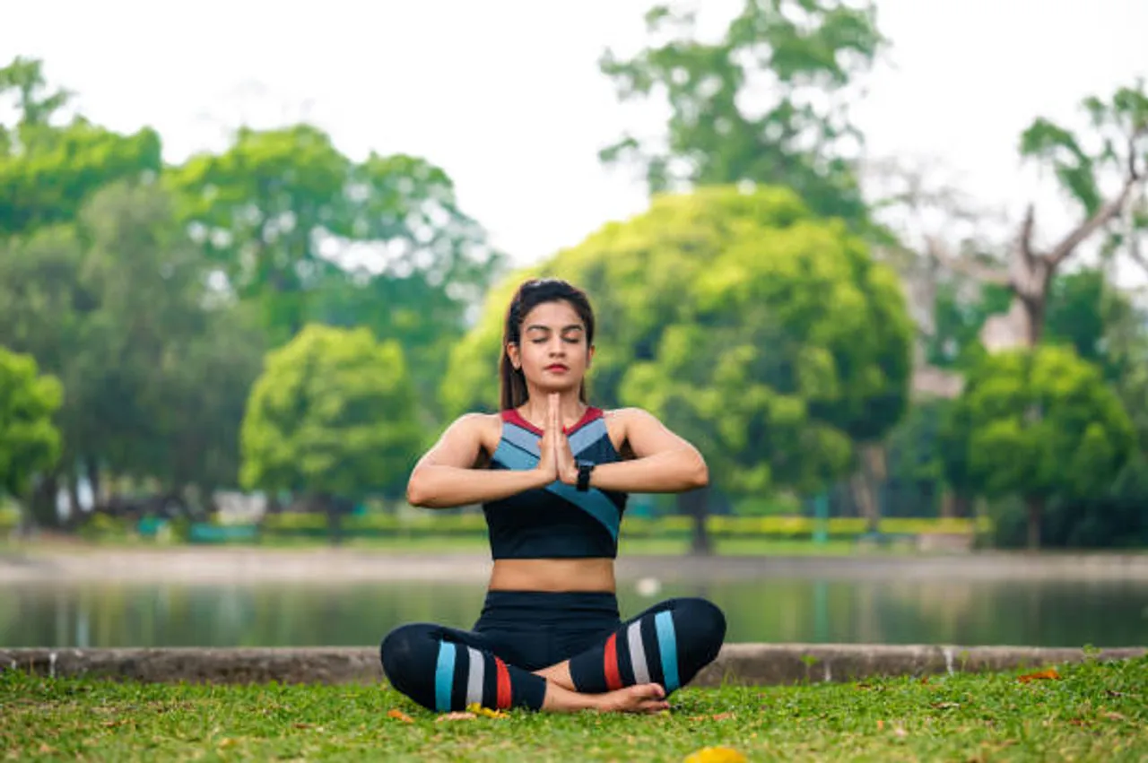 sukhasana