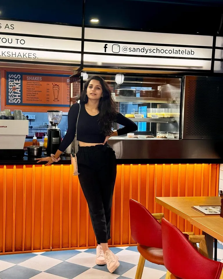 Lavanya Pandi (10)