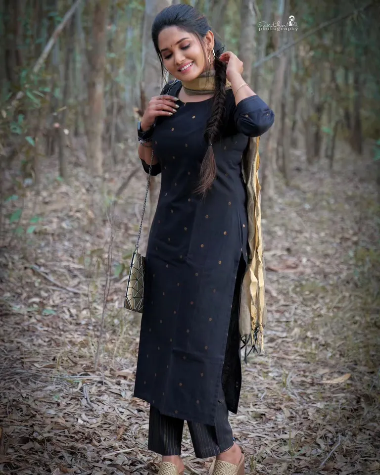 Saai Gayathr