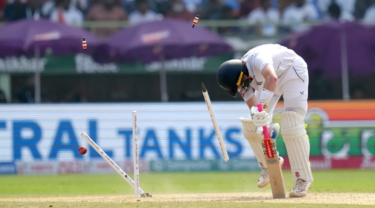 Watch video Jasprit Bumrah Rattles toe crushing Yorker to dismiss Ollie Pope Tamil News 