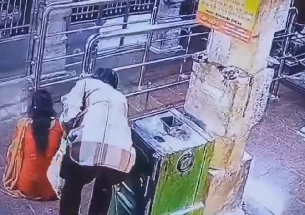 A womans cell phone was stolen from a temple in Coimbatore