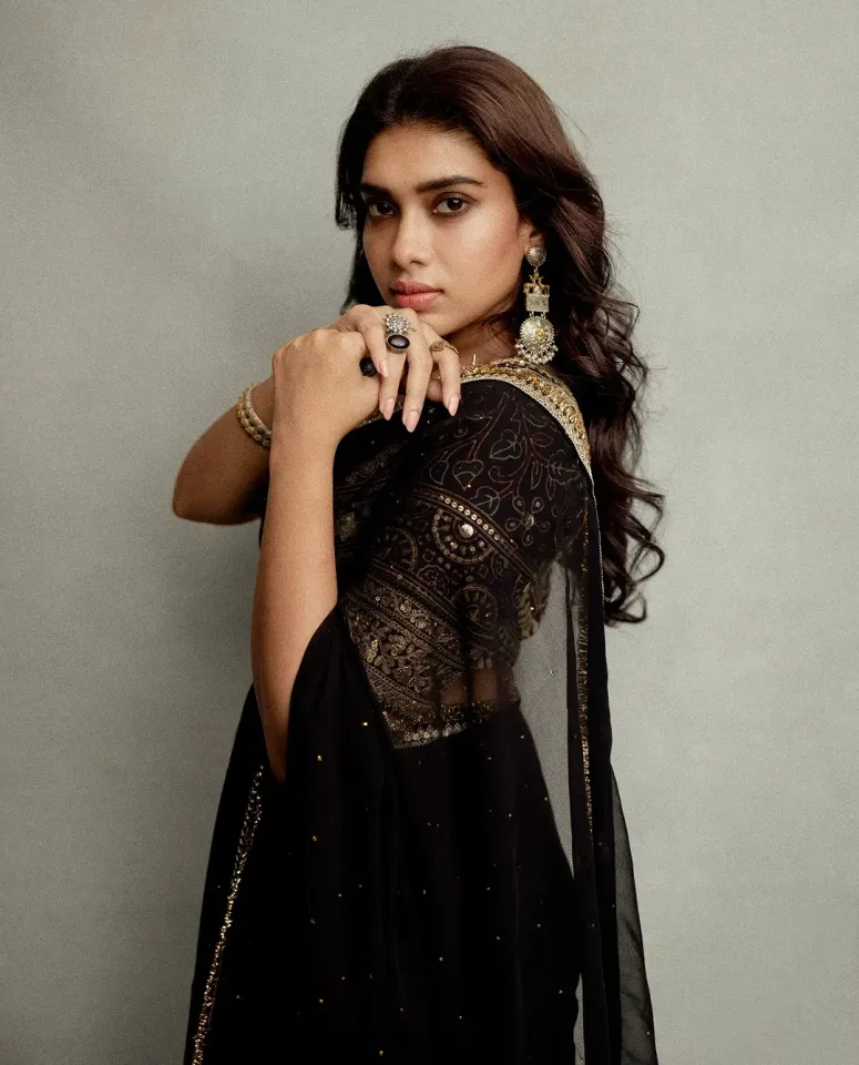 Dushara Vijayan instagram 