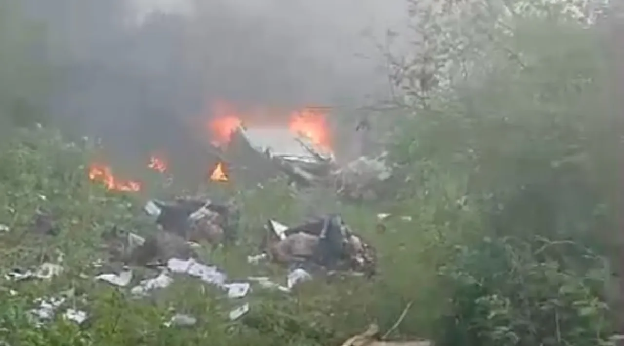 Helicopter flying to Mumbai crashes in Pune 3 killed Tamil News 