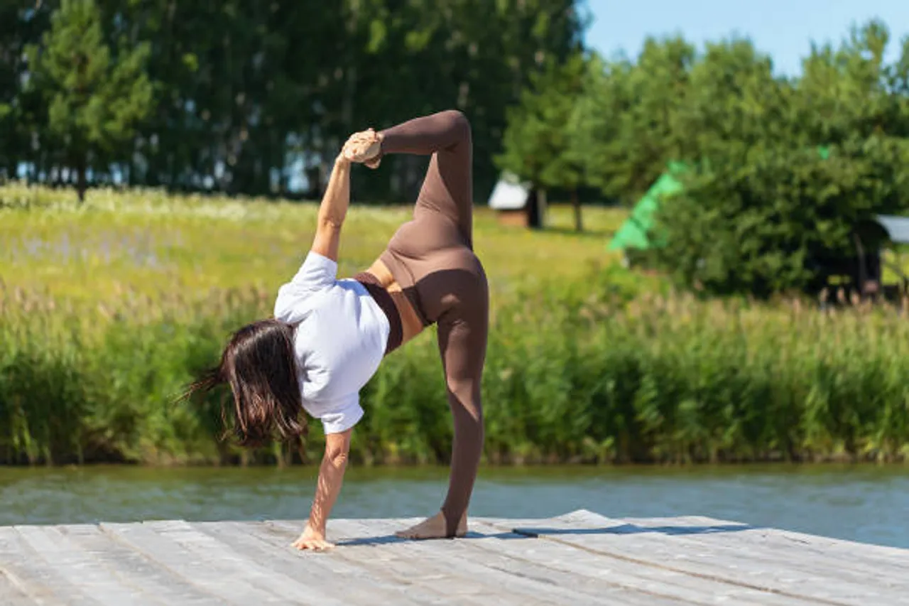 Ardha Chandrasana