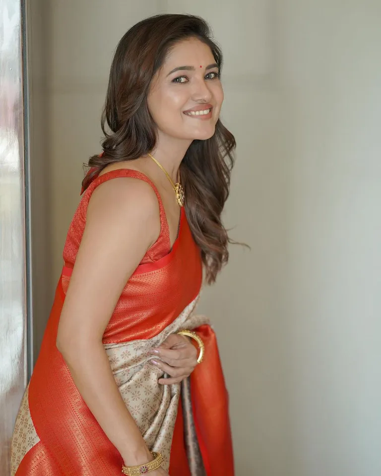 Vani Bhojan instagram 