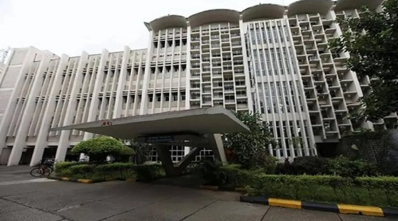IIT Bombay fines students up to Rs 1.2 lakh for derogatory play on Ram Sita Tamil News 