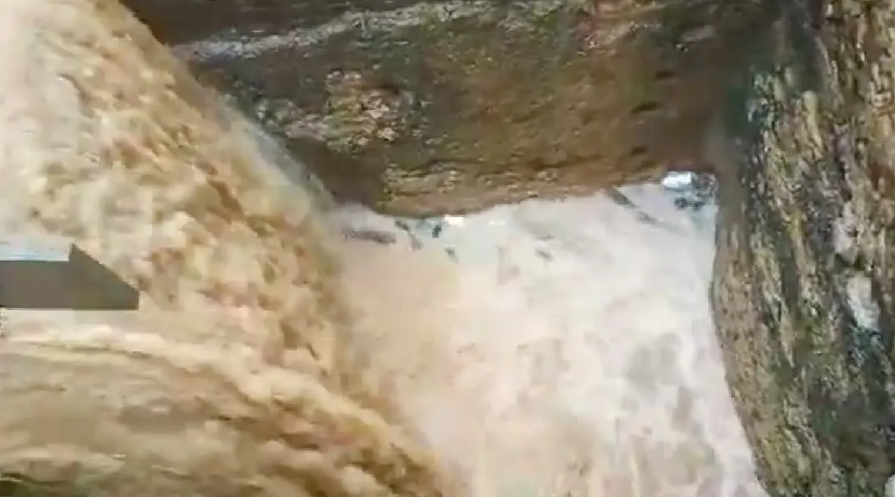 Tirunelveli Ayankulam miracle well absorb Thousand cusecs of flood water Tamil News 