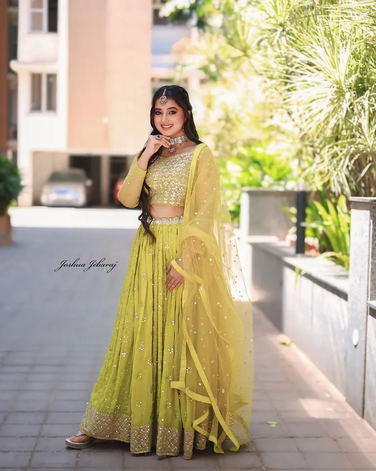 செம க்யூட்டா இருக்கீங்க... க்ரீன் ஏஞ்சலா இருப்பாரோ! சீரியல் நடிகை அக்ஷையா வைரல் க்ளிக்ஸ்!