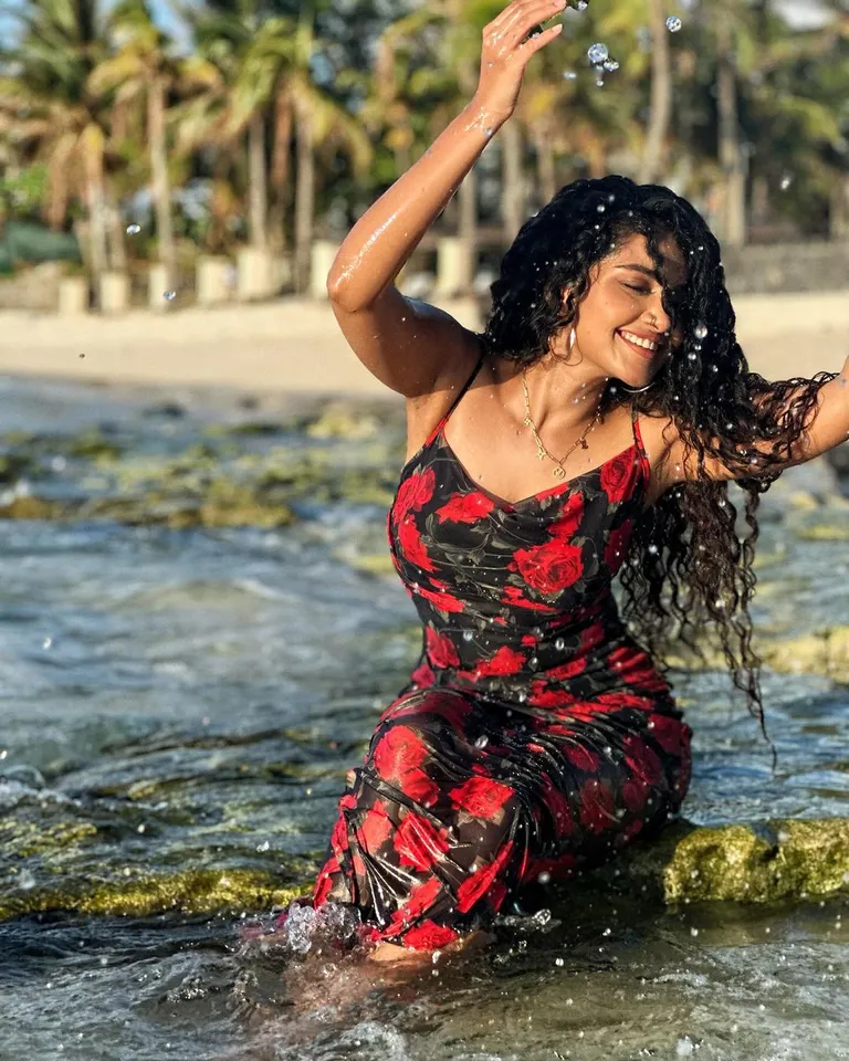 18 வயதில் தொடங்கிய பயணம்... பிறந்த நாளில் சைரன் பட நடிகை உருக்கம் : வைரல் க்ளிக்ஸ்